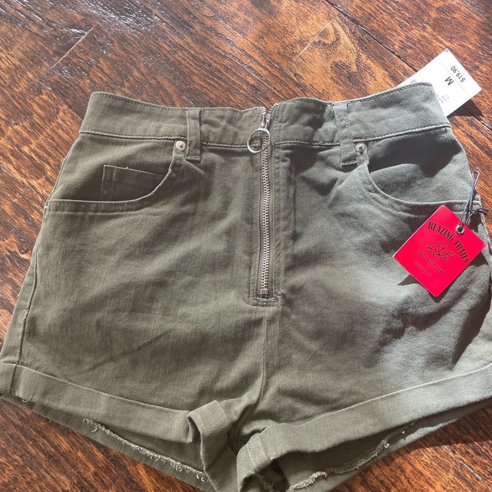 NWT Forever 21 Shorts - Picture 2 of 8